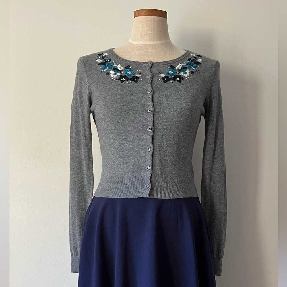 Ann Taylor LOFT Rare Embroidered Cardigan Long Sleeve Crew Neck 100% Cot…
